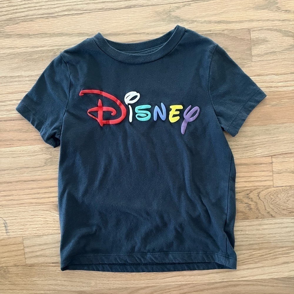 Disney Boys Logo Rainbow Letters T-Shirt Dark Gray Size XS 4T 5T